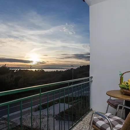 Lijana Sea View Apartament *